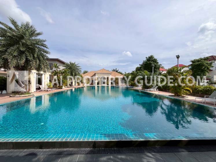 House with Shared Pool in Sukhumvit 